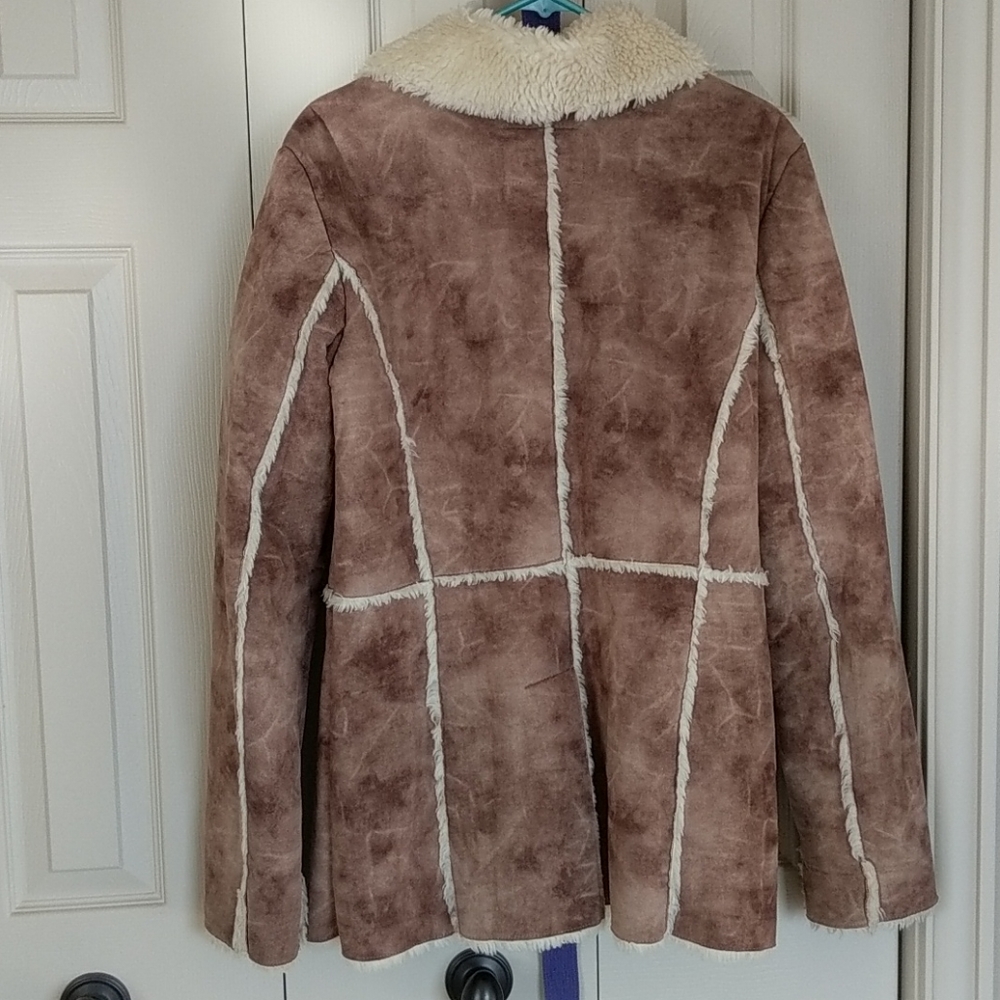 Coat. - Picture 2 of 5